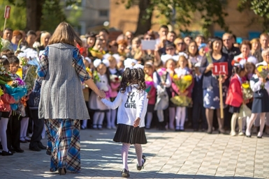 Школьная линейка Мария Оленникова, ИА IrkutskMedia