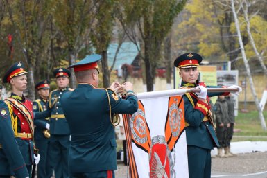 В инженерно-саперном полку Восточного военного округа в Приморском крае проведена торжественная церемония по случаю присвоения почетного наименования &quotгвардейский&quot предоставлено пресс-службой ВВО