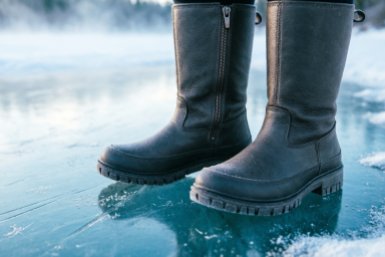 Две полоски на подошву при первых морозах - и ботинки не скользят на льду: бюджетный лайфхак