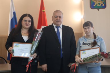 Ключи от новых квартир вручили переселенцам из аварийного дома в Уссурийске Александр Шепырев, ИА UssurMedia