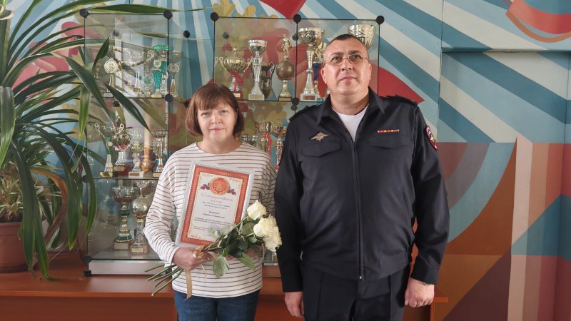 Андрей Кононенко поблагодарил местную жительницу пресс-служба отдела МВД России по городу Уссурийску.