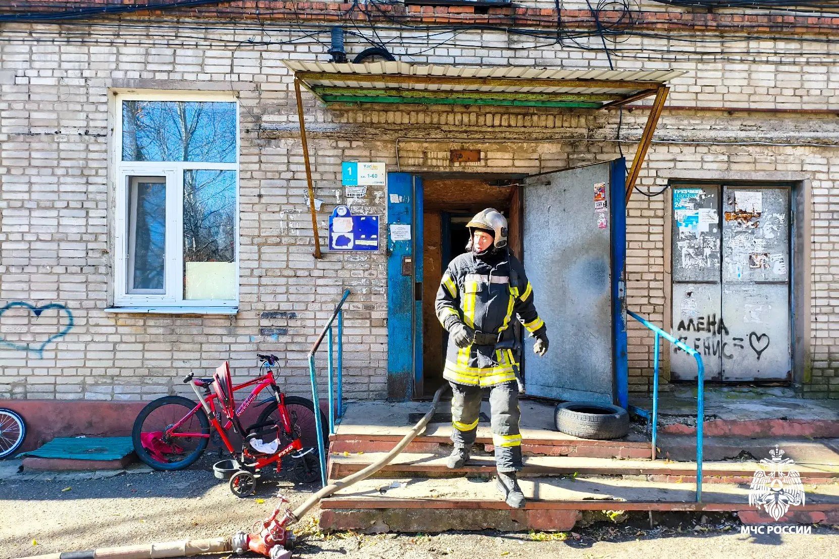 Пожарные Уссурийска спасли людей из огня ГУ МЧС России по Приморскому краю