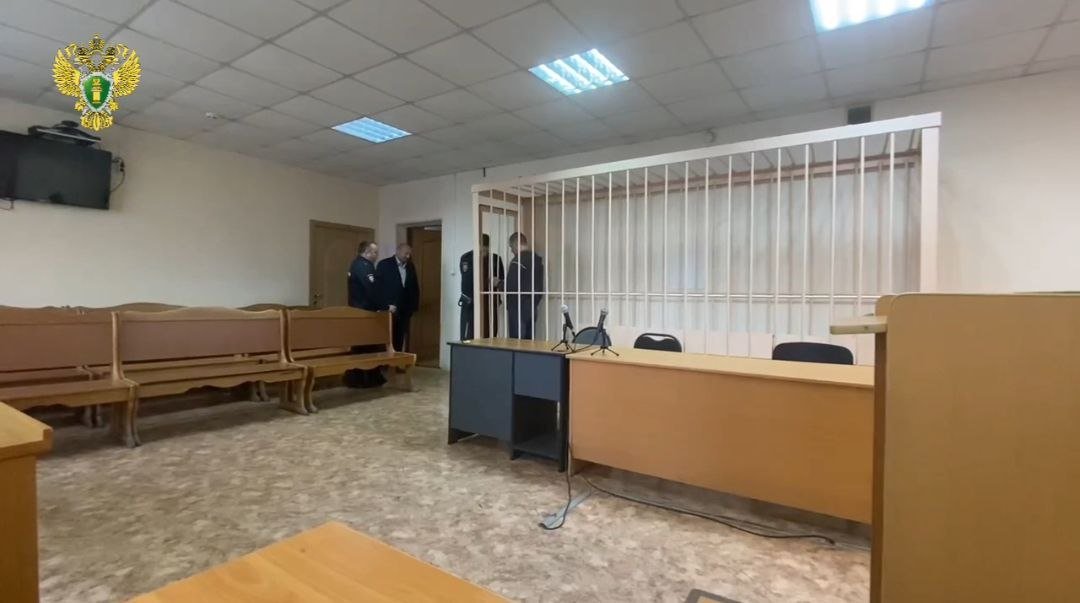 В зале суда прокуратура Приморского края